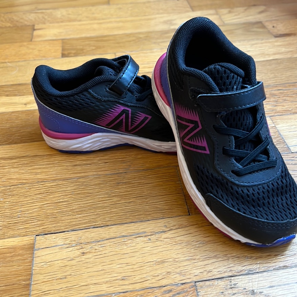 New balance black velcro shoes